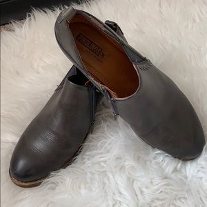 Leather black ankle booties